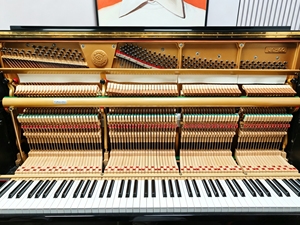 Piano droit Kawai US50 en stock, livraison rapide. Piano droit robuste pour une utilisation à long terme, pour scène et studio. Occasion. - Product Image 5