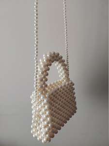 Sac de rangement moderne en plastique perlé d'ivoire |   Grand sac à main élégant et durable, fait main, pour une touche de style à votre garde-robe - Product Image 3