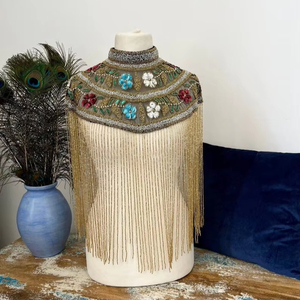 ชุดคลุมทรงโค้งผ้าโพลีเอสเตอร์ประดับด้วยลูกปัดและเลื่อมสายรัดคอสำหรับงานเฉลิมฉลองในโอกาสต่างๆของสโมสร - Product Image 1