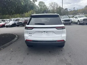 Jeep Grand Cherokee Altitude 2023 - Product Image 4