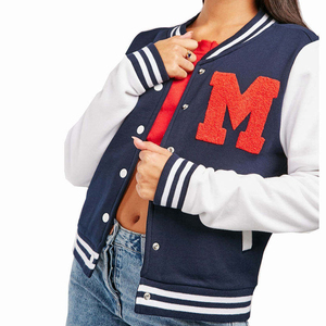 Veste universitaire OEM personnalisée Vintage College Letterman pour femmes manches en peau de mouton broderie chenille respirant tricoté conception - Product Image 5