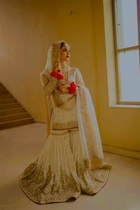 Bordado Pesado Y Lentejuelas Trabajo Top - Sharara Con Dupatta - Product Image 5
