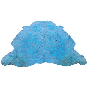 Tapis artisanal en cuir de vachette bleu délavé à l'acide, avec poils et feuille métallique, pour sacs, tapis et chaussures - Product Image 5