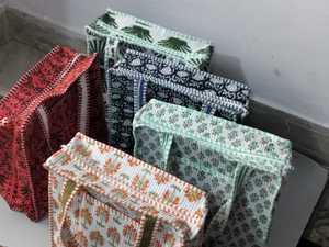 Sac fourre-tout d'été pour femme en coton matelassé imprimé à la main en Inde, doublé, avec motif jungle brodé - Product Image 3