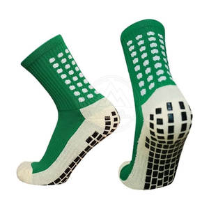 Calcetines deportivos para hombre hechos a medida transpirable con diseño de logotipo personalizado - Product Image 5