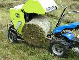 Presse à balles rondes Kubota robuste avec unité d'emballage intégrée, moteur et boîte de vitesses, haute productivité pour l'emballage de foin et d'ensilage - Product Image 3