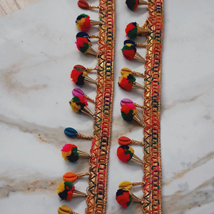 Borde de encaje bordado Zari étnico para saris y lehengas nupciales Aspecto de alto brillo disponible para exportación a granel - Product Image 1