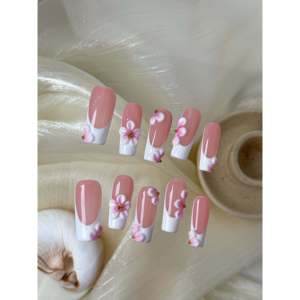 Ongles press-on français Blush Petal, manucure française élégante avec détails en forme de pétale - Product Image 4