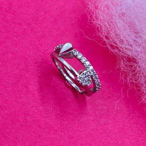 Anillo Romántico de Plata Pura con Corazones de Amor, Incrustaciones Micro Pavé, Talla Única, Diseño Simple, Joyería Moderna, Material Principal Cobre - Product Image 3