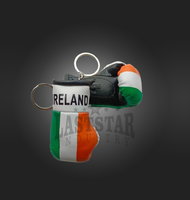 Porte-clés de haute qualité en forme de mini-gant de boxe en cuir PU, personnalisé avec logo du drapeau irlandais et poignet à lacets