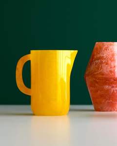 Jarra de Agua de Resina Hecha a Mano con Asa, Ecológica, Capacidad de 1.8L, Diseño Moderno y Lujoso - Product Image 3