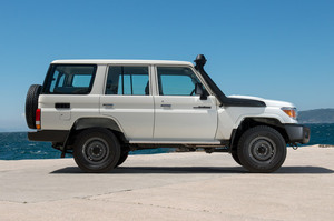 TOYOTA Land Cruiser 76 Usada, Camioneta de Doble Cabina con Techo Rígido, Volante a la Izquierda y Derecha, Vehículo Usado - Autos en Venta - Product Image 5