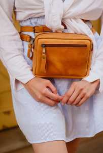 กระเป๋าพาดลำตัวหนังแท้สำหรับผู้หญิงสไตล์ตะวันตกอุปกรณ์ตกแต่งลายดอกไม้สลักโลโก้ตามสั่งสำหรับงานแต่งงาน - Product Image 6