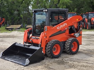 Cargadora Compacta Kubota SSV65, Cargadora de Ruedas con Cucharón Frontal y Retroexcavadora para Construcción Agrícola, Alto Momento de Carga - Product Image 1
