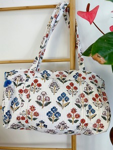 Fabricante y mayorista de fábrica, bolsa de lona acolchada personalizada, floral con bordado, estilo de moda, cierre de cremallera de lona - Product Image 5