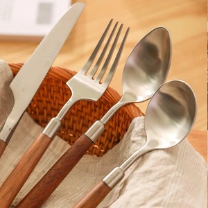 Ensemble de couverts à tête argentée de qualité supérieure avec manche en bois Couverts élégants pour restaurant à domicile et occasions spéciales d'Inde - Product Image 6