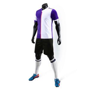 Maillots et shorts de football personnalisés et personnalisables pour hommes, ensembles de vêtements de football à séchage rapide en polyester 100% avec logo et tailles personnalisés - Product Image 5
