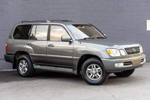 Lexus LX 470 del 2002, Usado, Sin Reserva, Color Verde Riverock, Motor V8, Tracción en las Cuatro Ruedas, Propiedad del Sur - Product Image 2