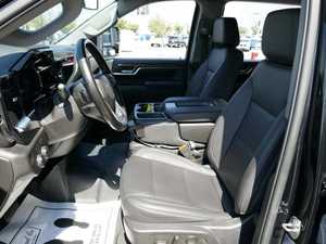 USADO 2024 Silverado 3500HD LT Crew Cab AWD Volante a la Izquierda Interior Oscuro Asientos de Cuero Control de Crucero Adaptativo Neumáticos R19 - Product Image 4