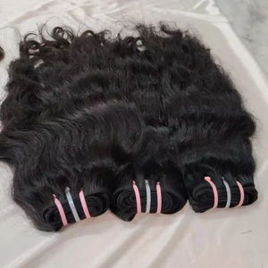 Precio al por mayor 24 "Extensión de cabello rizado natural de alto grado Cabellos Remy sin procesar dibujados individuales Extensión de cabello humano indio 100% - Product Image 1