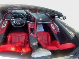 Chevrolet Corvette Stingray 2LT Convertible RWD 2021 Económico con Volante a la Izquierda/Derecha - Product Image 3