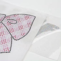Fer sur Flatback Cristal Rhin Pierres Stickers En Gros Personnalisé Bowknot Logo En Vrac Résine Hotfix Strass Transferts pour T-shirt