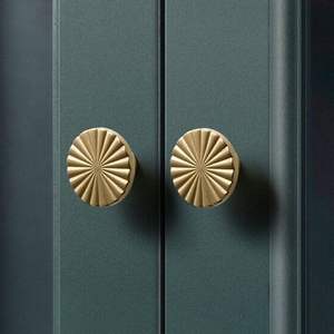 Perillas de Latón Hechas a Mano para Armarios de Cocina - Aspecto Artesanal Refinado, Color y Tamaño Personalizables para Interiores/Exteriores Modernos y Contemporáneos - Product Image 3