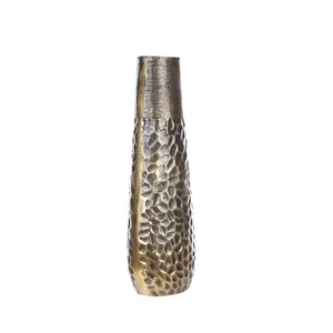 Vases à fleurs de table de couleur rustique métallique avec vases en métal au design martelé pour la décoration de mariage avec des tailles de 44x10x17 cm - Product Image 1