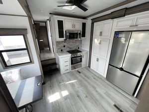 New 2025 Keystone M-o-n-t-a-n-a 3941FO - Product Image 4