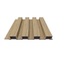 Panneau de grille extérieure moderne ASA co-extrudé WPC à quatre nervures, 180 mm de largeur de couverture, classe B1, ignifuge, étanche pour les façades et les murs de villas