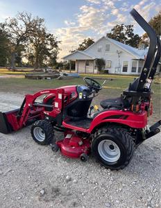Tracteur compact Mahindra 4x4 avec chargeur frontal à vendre. Tracteur performant 4x4 22cv. - Product Image 2