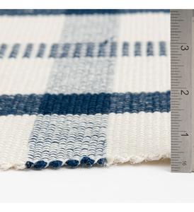 Alfombra antibacteriana Reversible para exteriores a cuadros tejida clásica azul Respaldo de látex de poliéster ecológico Viaje a casa para mascotas - Product Image 3