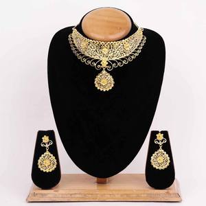 Venta al por mayor de collares de gargantilla de oro de 14K 18K 24K, conjunto de joyería tradicional chapada en oro de latón, collares de gargantilla de moda. - Product Image 1