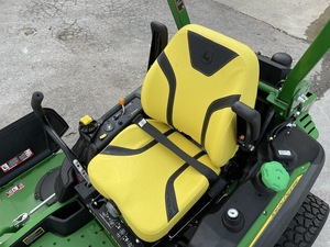 เครื่องตัดหญ้าแบบ Zero-Turn ยี่ห้อ John Deere รุ่นปี 2025 สำหรับงานอุตสาหกรรม ใช้เครื่องยนต์ดีเซล 2 จังหวะ สูบเดียว 4 จังหวะ ความจุ 250 ซีซี/190 ซีซี กำลัง 24.7 แรงม้า ถังเก็บหญ้าขนาด 150 ลิตร แรงดันไฟฟ้า 28 โวลต์ - Product Image 2