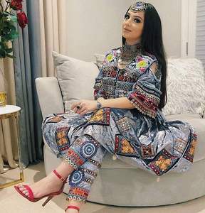 Vestido Afgano Kuchi Choli de Alta Calidad con Estampado Floral de Terciopelo y Seda para las 4 Estaciones, con Mangas Bordadas Impresionantes para Adultos - Venta al por Mayor - Product Image 4