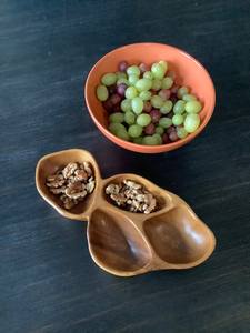 Plato de madera dividido para servir nueces, aperitivos, frutas secas, postres, ensalada de desayuno, plato de cocina de mesa - Product Image 5