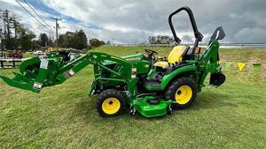 Tracteur utilitaire John Deere 2025R avec chargeur arrière 8HP, type roues, pour usage agricole, occasion, moteur et roulements inclus, modèle 2024 - Product Image 3