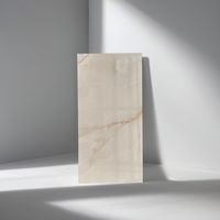 Carreaux de sol en porcelaine haute brillance 600x1200mm, style moderne et luxueux, Aesenia Onyx Beige avec texture imitation marbre