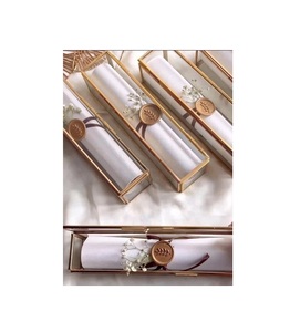 Lujosa caja de desplazamiento de vidrio metálico con intrincados diseños de desplazamiento y artesanía de primera calidad para almacenar joyas y recuerdos - Product Image 1