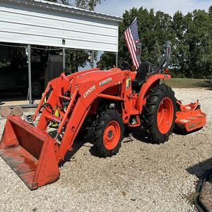 Tractor BX1880 4WD con Cargador LA344, Bomba de 25HP y Rodamiento para Uso Agrícola - Product Image 5