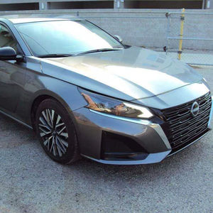 Usado 2024 2.5 SV FWD Volante a la Izquierda Interior Oscuro Asientos de Tela con Control de Crucero Adaptativo Automático Inteligente Listo para Conducir - Product Image 1