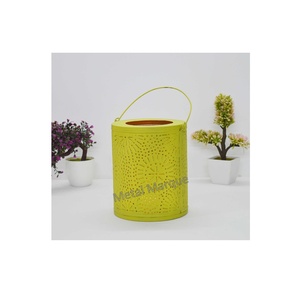 Linterna colgante con forma de cubo de bajo precio hecha a mano amarilla con mango Simple, soporte votivo de luz en T Simple, linterna Premium - Product Image 4