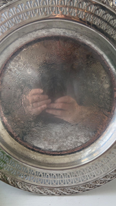 Plato de Presentación de Metal, Plato de Servir de Metal Refinado de Primera Calidad, Acabado Mate Martillado Plateado, Hecho a Mano, Clásico para Bodas - Product Image 3