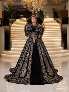 ชุดราตรีทรงเมอร์เมดผ้าซาตินสีดำหรูหรา แบบเปิดไหล่ แขนกุด ประดับด้วยงานปักคริสตัล พร้อมชายกระโปรงยาวลากพื้น สไตล์เอ็มไพร์ - Product Image 1