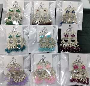 ชุดต่างหู Kundan หุ้มทองแบบดั้งเดิมของชาวอินเดียชุดตุ้มหูแฟนซีสูวยงามดีไซน์ไข่มุกสำหรับผู้หญิงและเด็กผู้หญิง - Product Image 2