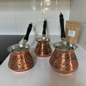 Ensemble de cafetières turques traditionnelles orientales en cuivre, gravées, en forme de triangle, pour la cuisine, le thé, le lait, les cadeaux, verre, céramique, plastique - Product Image 1