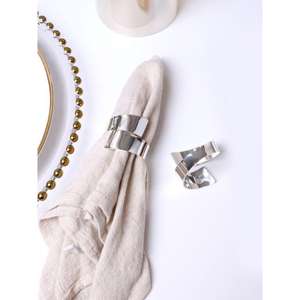 Anneaux de serviette contemporains en acier inoxydable au design audacieux et parfaits pour les salles à manger décontractées et formelles - Product Image 1