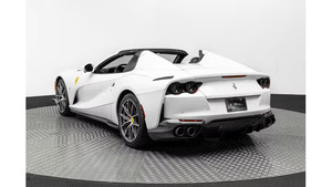 Ferrari GTS Convertible 2022, Usado en Excelentes Condiciones - Product Image 2