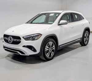 Mercedes-Benz GLA 250 AWD 4-MATIC SUV 2025, motor híbrido ligero turbo de 4 cilindros en línea y 2.0L que produce 221 caballos de fuerza - Product Image 1