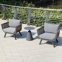 Modernes Outdoor-Aluminium-Balkonsofa-Set Dunkelgraues Rattan-Gartenmöbel für Innenhof Hotel Küche Apartment